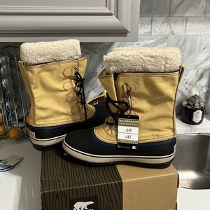 Never worn Size 9 Sorel Waterproof Winter Boots